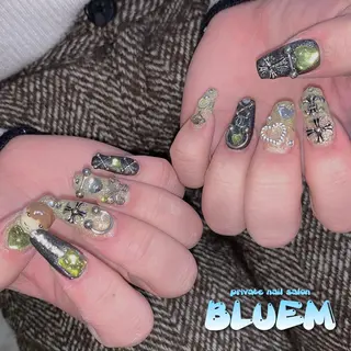 ネイル BLUEM なな🐶のネイルデザイン