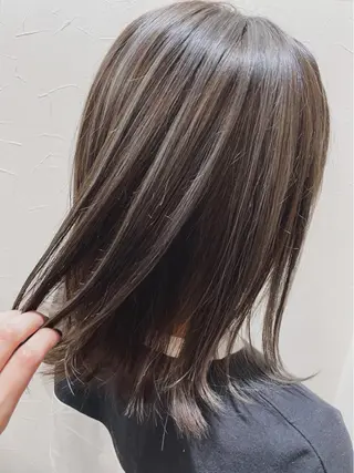 ミディアム カラー ARISA🦋推し・ アニメカラー/派手髪のヘアスタイル