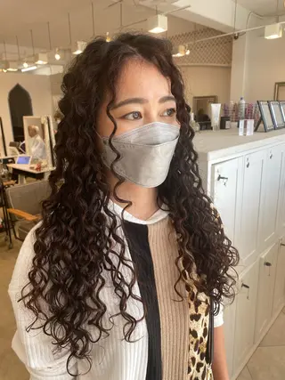 ロング パーマ AngeBay.NaHa所属・饒平名 知也のヘアスタイル