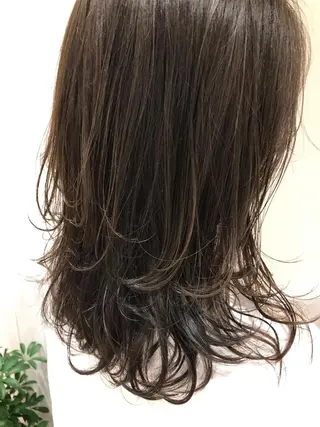 ミディアム カラー にしだ まりえのヘアスタイル