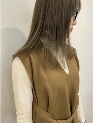 セミロング カラー 髪質改善ストレート/ 東徳嶺 みくのヘアスタイル