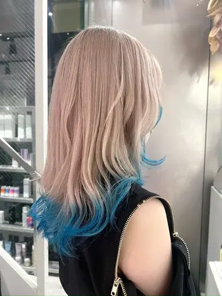 セミロング カラー CHERIEブリーチ ダブルカラー　天神のヘアスタイル