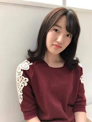 セミロング カラー 鎌田 祥江のヘアスタイル