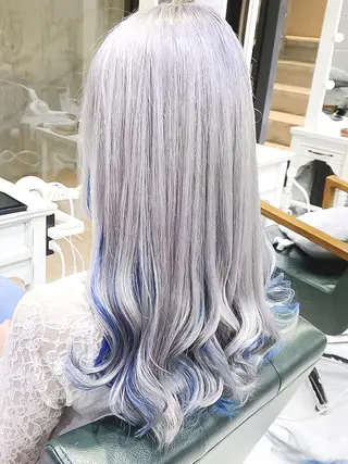 ロング カラー ヘアアレンジ 𝐑𝐈𝐍𝐊𝐀 🐣🩷のヘアスタイル