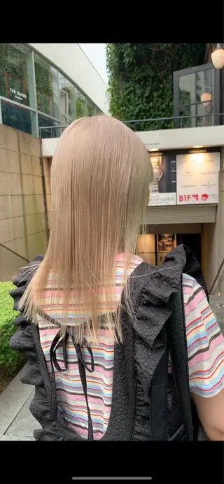 ミディアム カラー サロウィン(SALOWIN)原宿iori店所属・れい🫧 ハイトーン特化のヘアスタイル