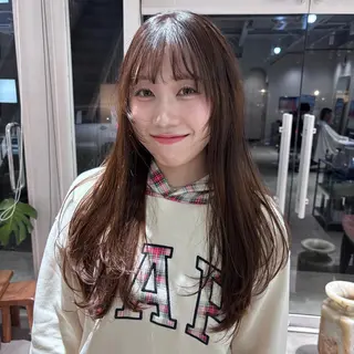 ロング パーマ illatos サヤナのヘアスタイル