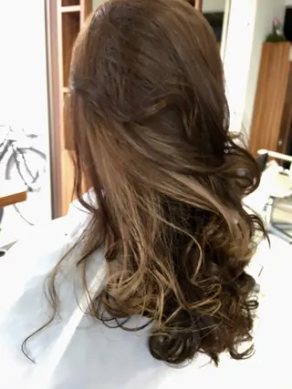 セミロング カラー 白髪ぼかしハイライト 柳川拓哉のヘアスタイル