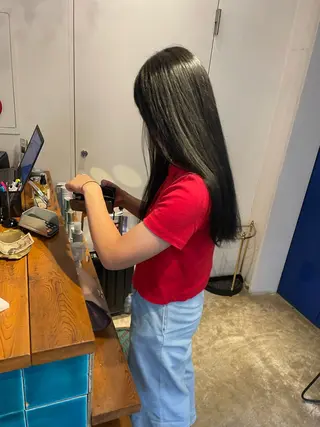 ロング カラー MIOベージュカラー 柔らかいカラーのヘアスタイル