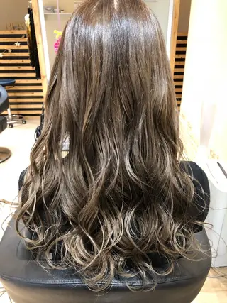カラー 早川 真幸のヘアスタイル