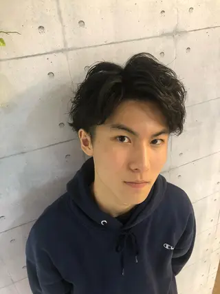 ショート パーマ 韓国風メンズ/毛流れ ヘアなら須田龍世のヘアスタイル