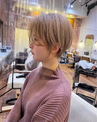 ショート カラー 三條場 彩夏のヘアスタイル