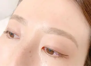 カラー パーマ ネイル マツエク・マツパ W aikoの眉毛・アイブロウイメージ