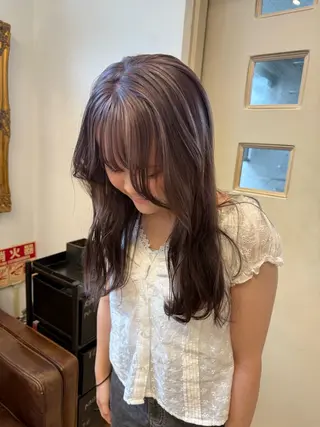 ロング カラー ミルクティー× グレージュMOMOのヘアスタイル