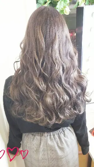 ロング カラー LUXBE GALLERY なんば駅前店所属・ラックスビーギャラリ ー AKICOのヘアスタイル