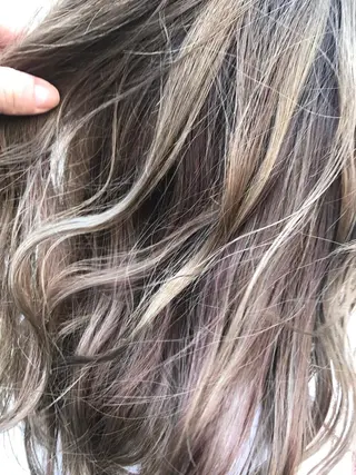 ミディアム カラー _WHITE所属・石川直樹 似合わせカット✨のヘアスタイル