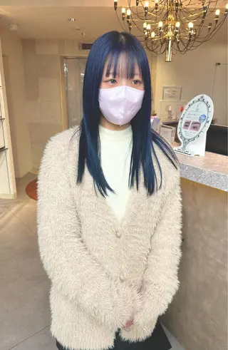 セミロング カラー ヘアアレンジ ウルフとハイトーン みっちー✂️のヘアスタイル