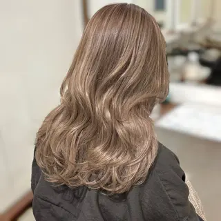 セミロング 坂本 璃里杏のヘアスタイル