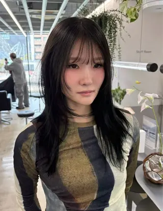 ミディアム フジイ トワのヘアスタイル