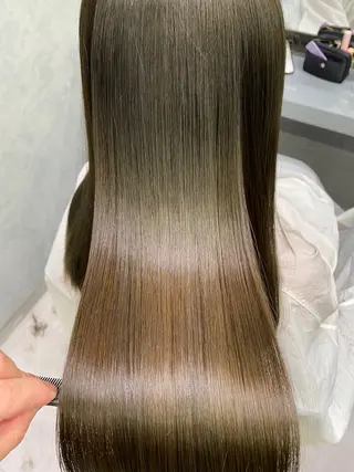 ロング ヘアサロンelyts 表参道店のヘアスタイル