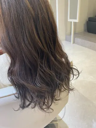 ロング カラー 梛木 唯のヘアスタイル