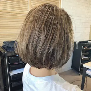 カラー nui所属・ﾚｲﾔｰ.ﾍｱｾｯﾄ 🤍宮本しおりのヘアスタイル