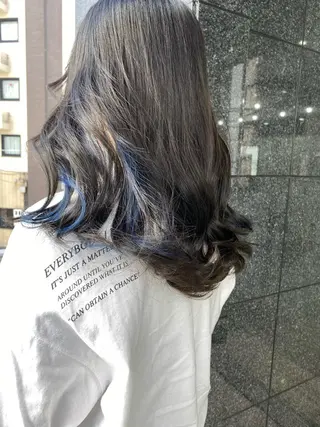 ロング カラー オリーブ/アッシュ やわらか透明感カラーのヘアスタイル