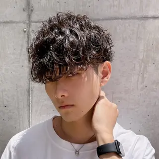 メンズ メンズパーマ特化サロンLond LOGAN所属・SEIYA メンズパーマ職人のヘアスタイル