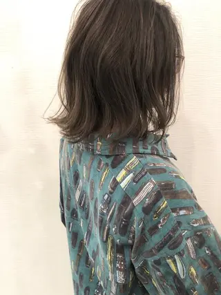 ミディアム カラー 平川 友希子のヘアスタイル