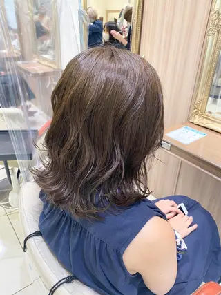 ミディアム カラー 古川 琴美のヘアスタイル