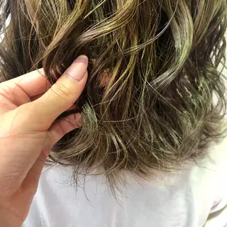 ミディアム カラー ベージュ/インナー カラー🤍Rieのヘアスタイル