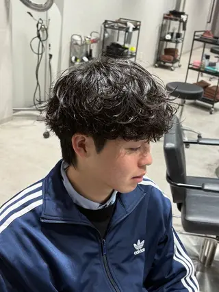 ショート パーマ メンズ 【シャドウパーマ センターパート】義心のヘアスタイル