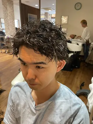 ショート パーマ 絹村 健人のヘアスタイル