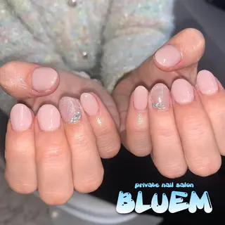 ネイル BLUEM なな🐶のネイルデザイン