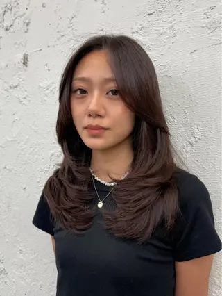 ミディアム RINA ブリーチ / 海外レイヤーのヘアスタイル