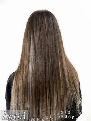 ロング カラー ヘアアレンジ LuciA RIANAのヘアスタイル