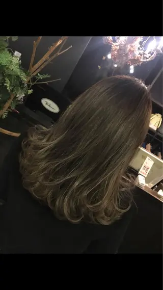 ミディアム カラー 吉本 yoshimotoのヘアスタイル