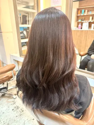 ロング タツキ／レイヤー／ パーマ／艶カラーのヘアスタイル