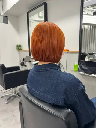 ショート カラー 切りっぱなしボブ レイヤー/縮毛矯正のヘアスタイル