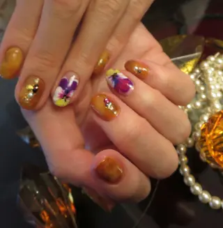 ネイル ARTスクールサロン お・タマゴのネイルデザイン