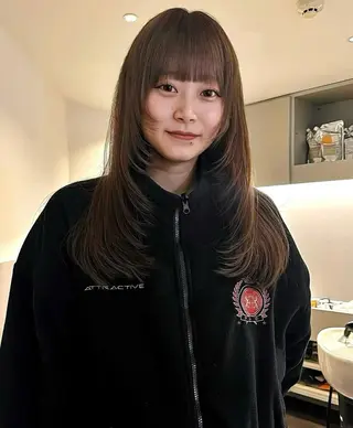 カラー rinka／暖色 ブリーチのヘアスタイル