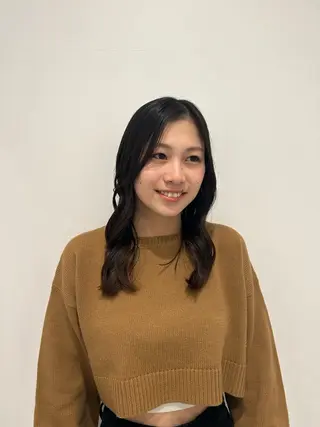 ミディアム レイヤー・ナチュラル RUKUのヘアスタイル