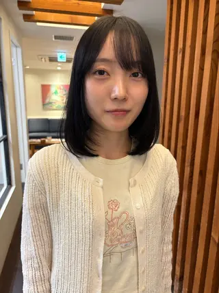 ミディアム リカ/ハイトーン ・オリーブ🍀のヘアスタイル