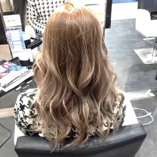 セミロング カラー AMI Hair  supply所属・髪質改善カラー 韓国風レイヤーのヘアスタイル