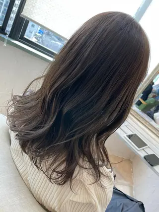 セミロング カラー 金子 しおりのヘアスタイル
