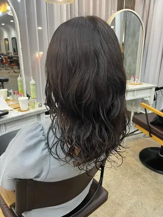 セミロング パーマ 志賀 あずみのヘアスタイル