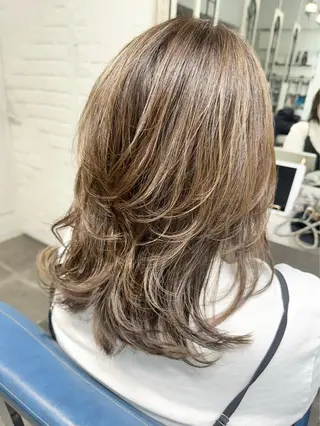 ミディアム カラー uros.所属・中目黒✂︎店長✂︎ TOMOHIROのヘアスタイル