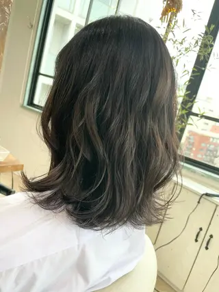 ミディアム 金子 しおりのヘアスタイル
