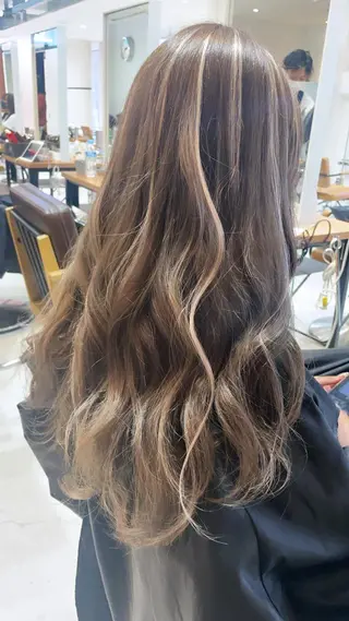 ロング 艶ハイトーン👑♡ NATSUKIのヘアスタイル