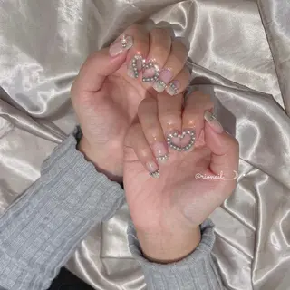 ネイル 𝘙𝘪𝘰𝘯𝘢 ...🕯🤍のネイルデザイン