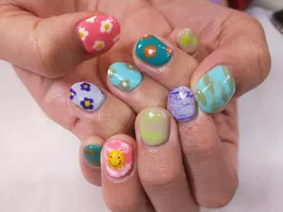 ネイル R'well所属・はばすみれ🎀ﾈｲﾙ 光ﾌｪｲｼｬﾙ ﾍｱのネイルデザイン